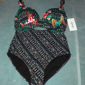 Cut out underwire one piece swimsuit